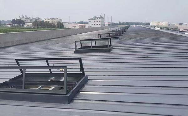 某中学室内体育馆渭城排烟窗改造项目