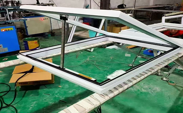 某地下车库出入口渭城排烟窗配置工程