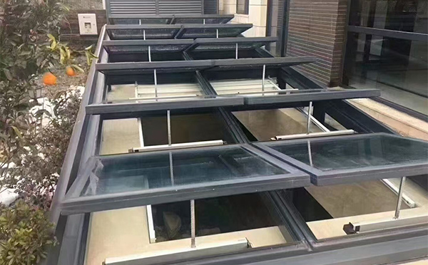 某轨道交通车辆维修车间渭城排烟窗应用